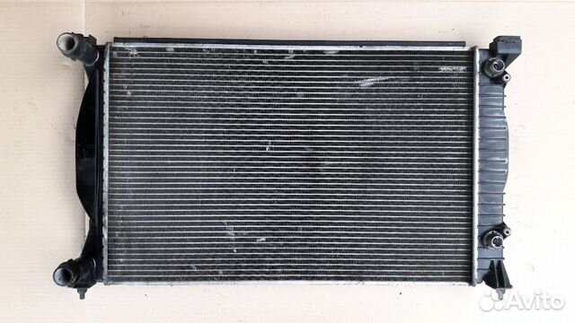 Радиатор охлаждения на Ауди А-4 1.8 2001года