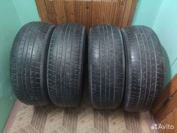 Nexen Roadian 571 235/65 R17 104T