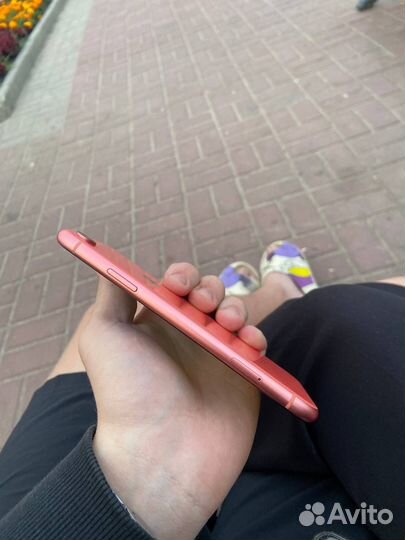 Телефон iPhone XR