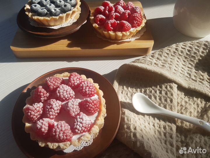 Большая тарталетка с малиной из мыла ручной работы