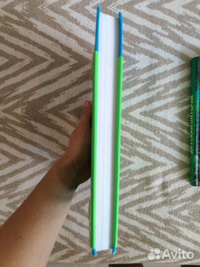 Новые книги для подростков, комиксы