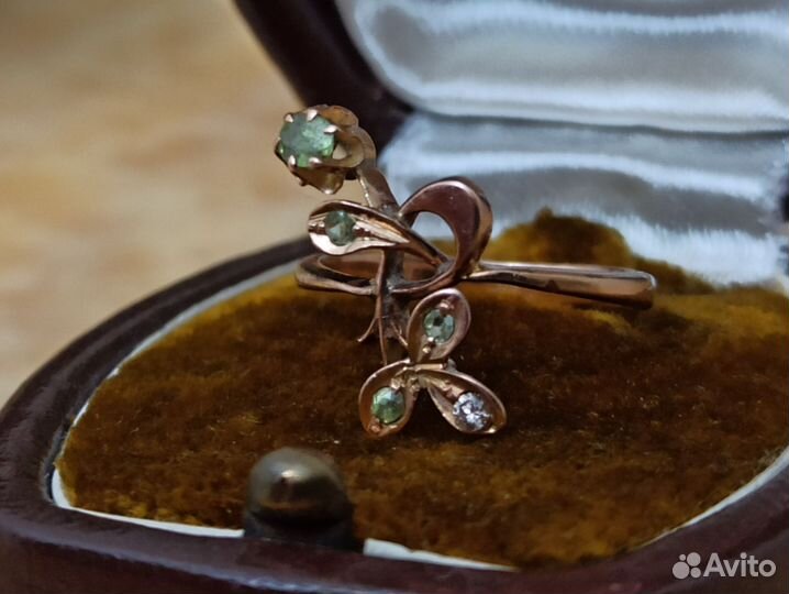 Золотое кольцо 56 проба демантоиды бриллиант