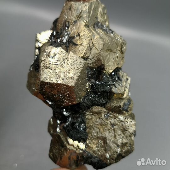 Пирит с гематитом, Италия