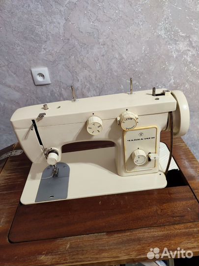 Швейная машинка Чайка 142м
