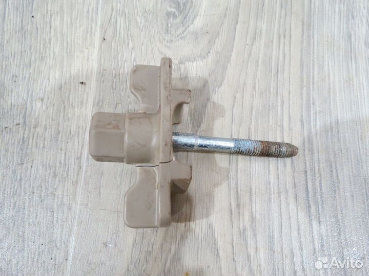 Болт запасного колеса Hyundai Solaris