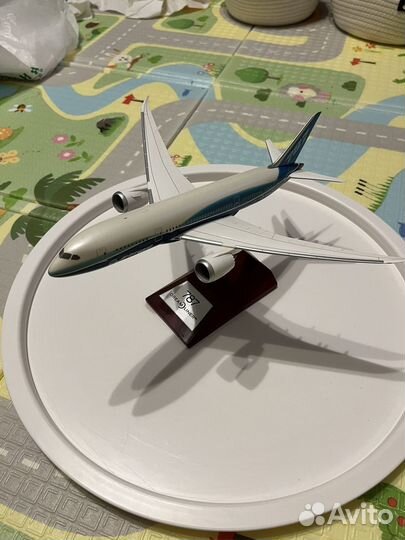 Модель самолета boeing 787 dreamliner