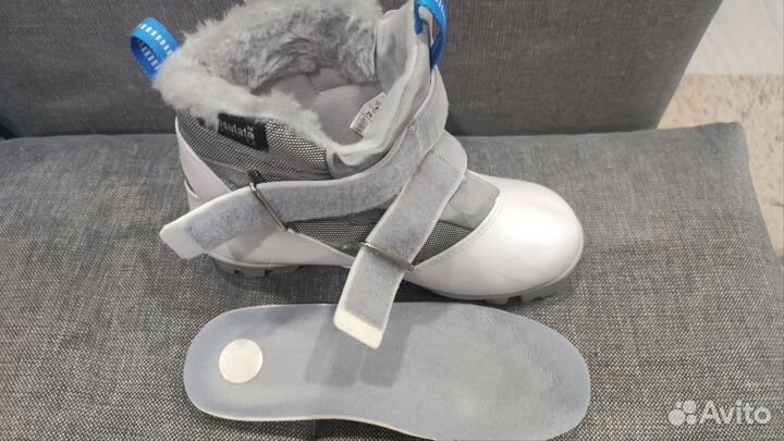 Лыжные ботинки детские р. 34(стелька 21,5)