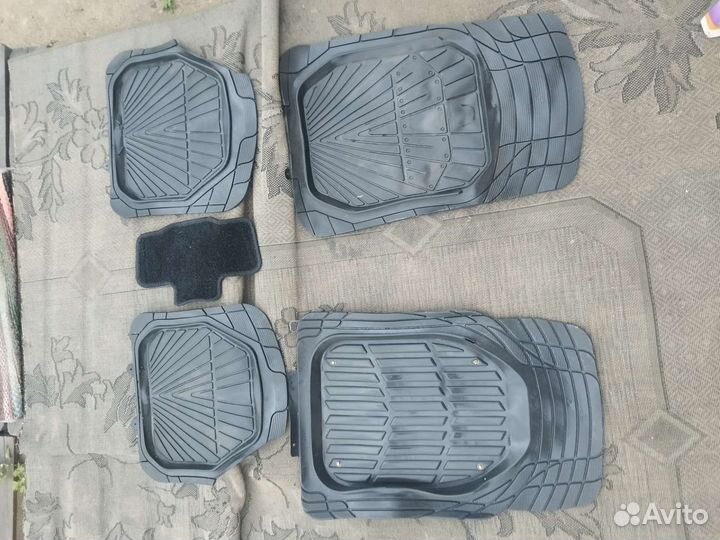 Автомобильные коврики универсальные