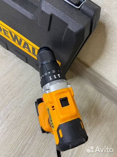 Шуруповерт DeWalt ударный