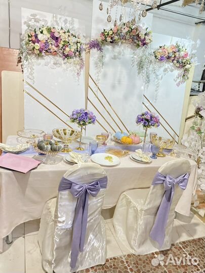 Столы стулья посуда