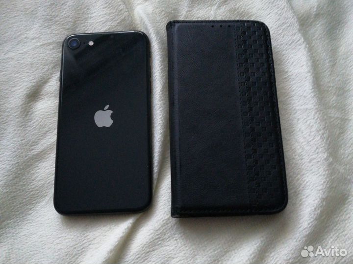 iPhone SE, 64 ГБ