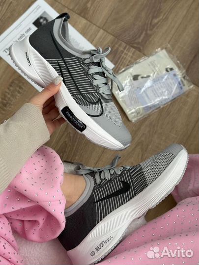 Кроссовки женские Nike Zoom