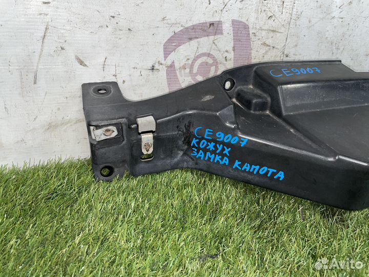 Кожух замка капота Cadillac Escalade GMT900