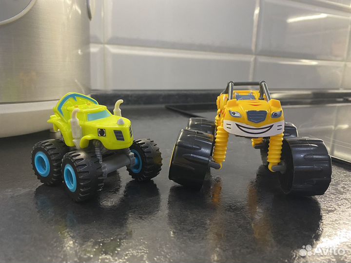 Человек Паук Титан и Вспыш и чудо машинки