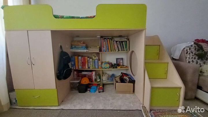 Кровать-чердак с лестницей