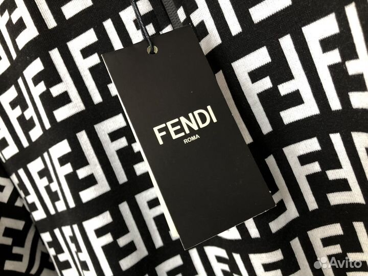 Летний костюм Fendi