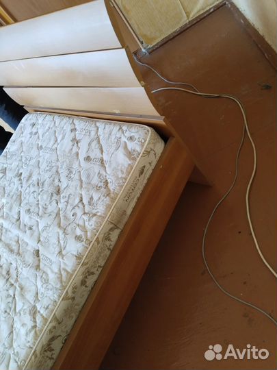Кровать с матрасом