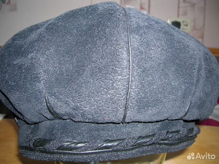 Берет из ткани новый манекен и торсы