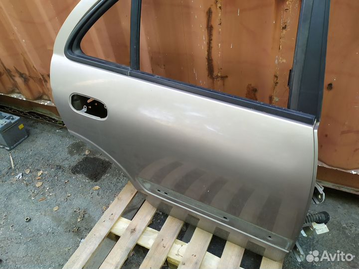 Дверь задняя правая Nissan Almera N16 седан