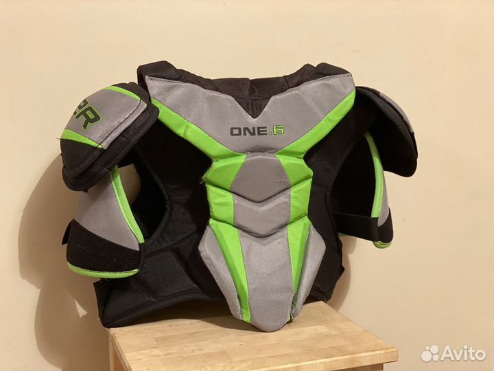 Нагрудник хоккейный взрослый bauer ONE.5 SR M