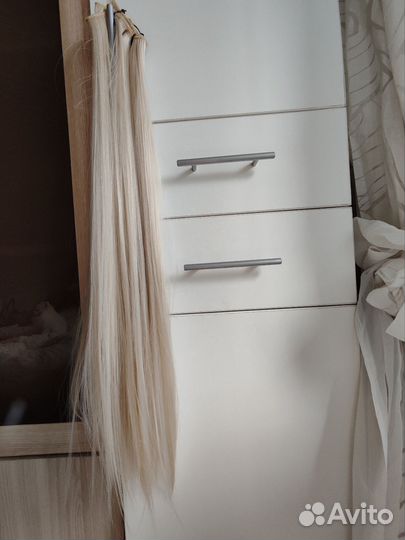 Волосы на заколках блонд