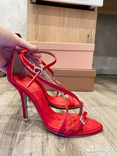 Продам босоножки