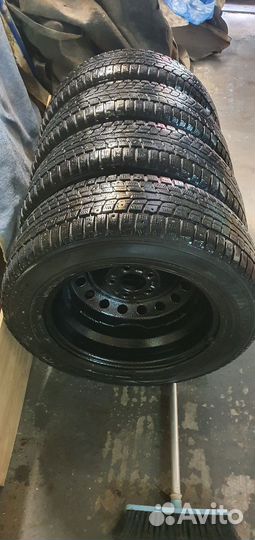 Dunlop SP Winter Ice 01 215/60 R16 95T