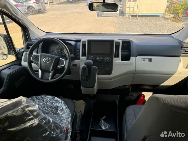 Toyota Hiace 2025 13 seater из ОАЭ