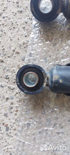 Амортизаторы Toyota land cruiser 200