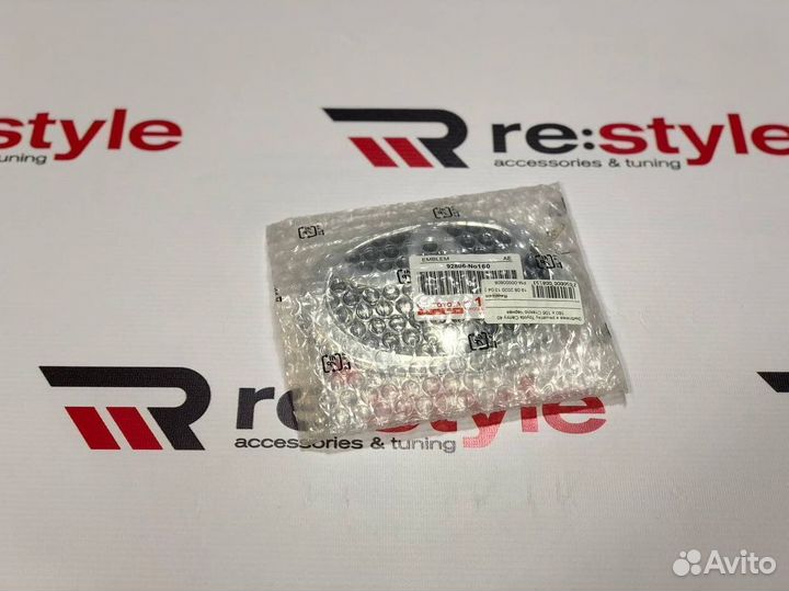 Эмблема в решетку Toyota Camry 40