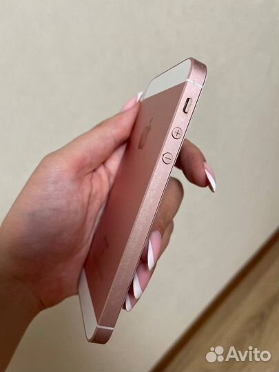 Телефон iPhone SE 32GB (безкам)