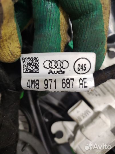 Доводчик двери Audi Q8