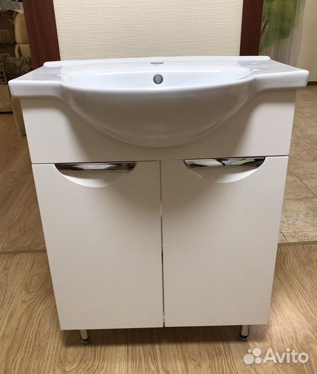 Тумба для ванной с раковиной и зеркалом