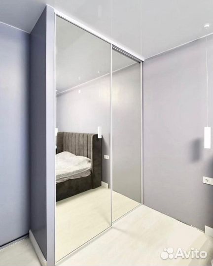 Угловой шкаф с зеркалом