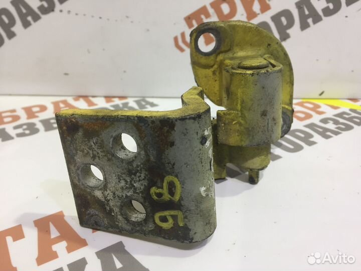 Петля нижняя передней двери Лев. Мерседес Vito