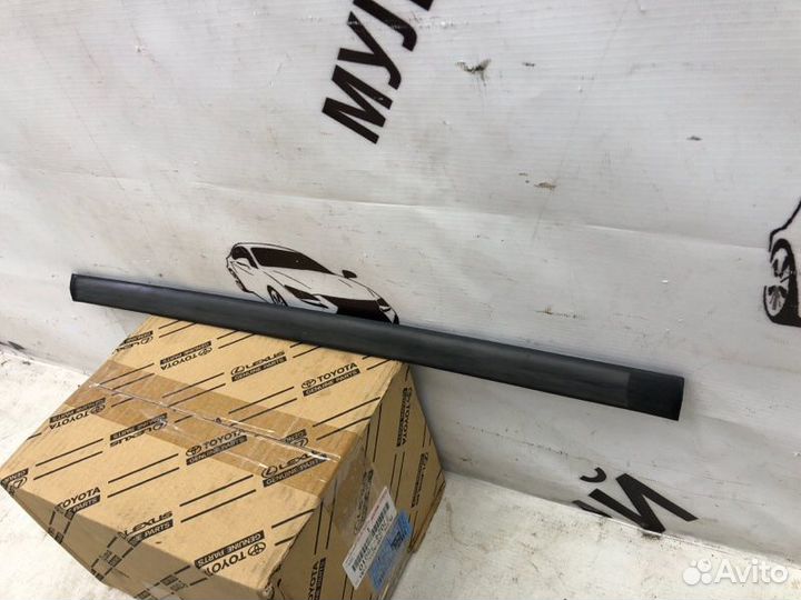 Молдинг крыши задний правый Toyota Land Cruiser