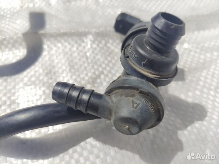 Тройник вакуумного усилителя Volvo S40