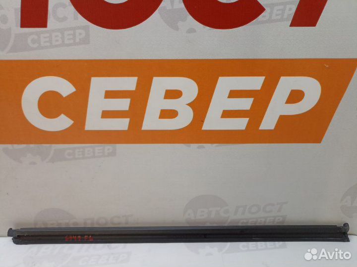 Уплотнитель стекла двери передний левый Volkswagen