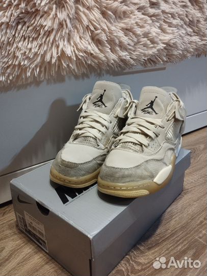 Кроссовки nike air jordan 4 retro белые бежевые 41
