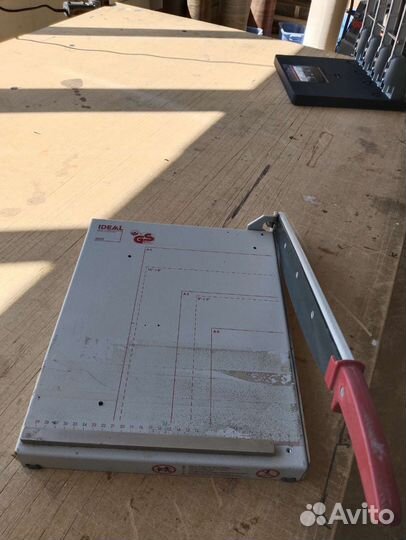 Резак для бумаги сабельный