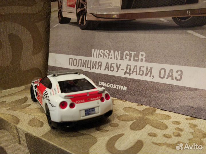 Полицейская машина Nissan GT-R