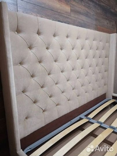 Кровать двухспальная с подъемным механизмом