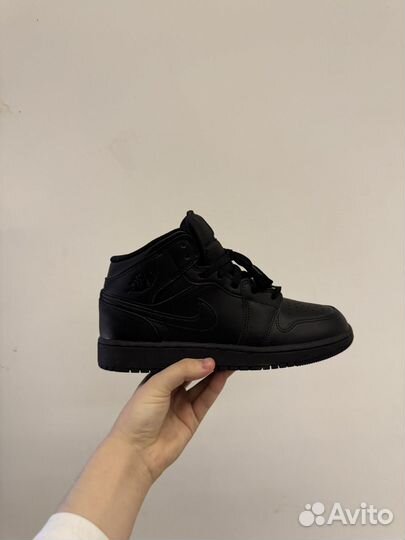 Кроссовки nikeair jordan 1 mid