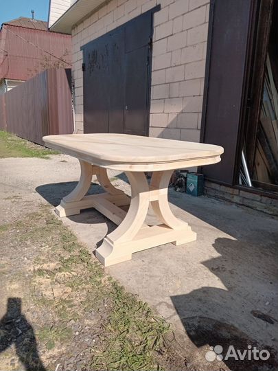 Стол обеденный
