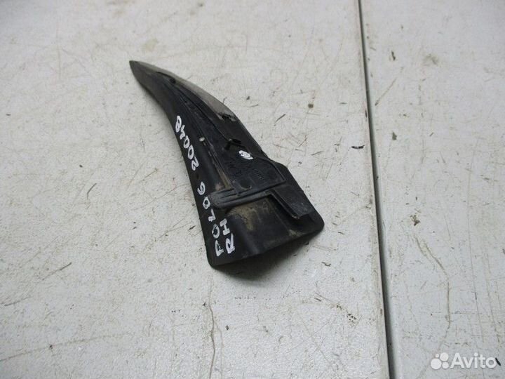 Накладка лобового стекла правая Volkswagen Polo 6