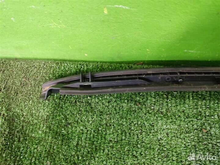 Молдинг лобового стекла левый Honda CR-V 3 (RE) 2