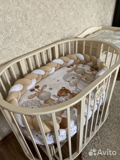 Детская кроватка с маятником круглая