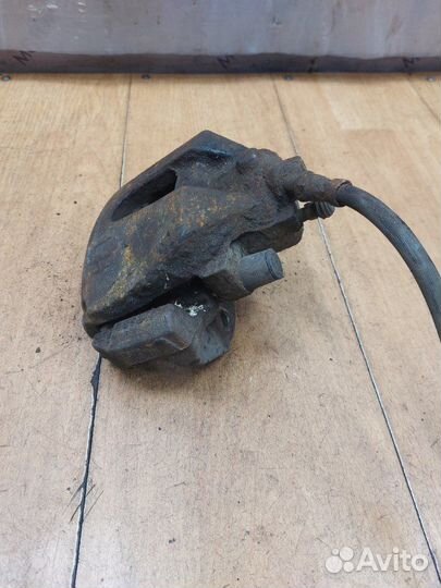 Тормозной суппорт передний левый Ford Focus 2 hwda