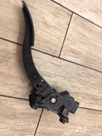 Педаль газа Mitsubishi Outlander XL 2.4 2008