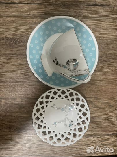 Фарфоровый чайный сервиз